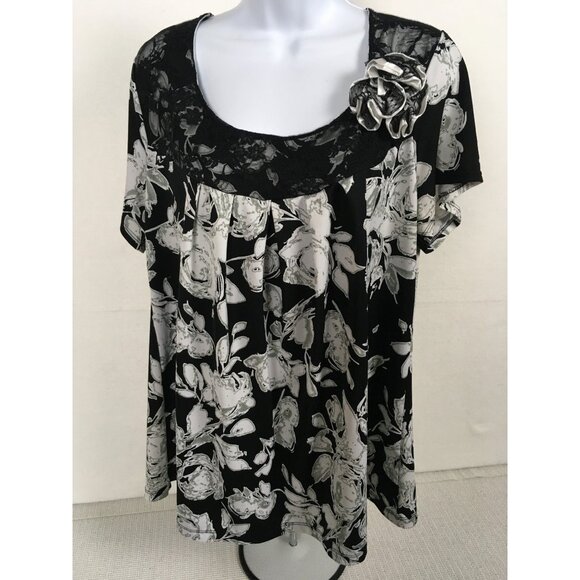 Jaclyn Smith Women Top Size 2X Black White Floral Blouse w 3D Flower on Neckline - Picture 1 of 13